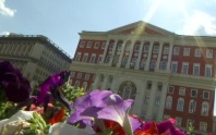 Московский транспорт украсили ко Дню города