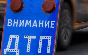 Mercedes въехал в остановку в Ярославле, есть погибший и пострадавшие
