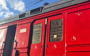 В Подмосковье женщину зажало дверями в электричке, возбуждено дело