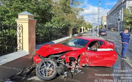 В центре Москвы произошло ДТП с красной Ferrari