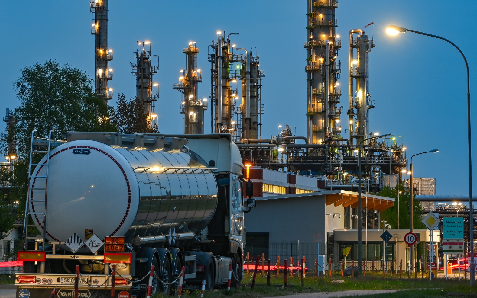 "Роснефть" начнет отгрузку 30 млн тонн нефти с "Восток Ойла" уже в 2027 году