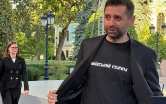 Зеленский подготовил для переговорщиков футболки с надписью "киевский режим"