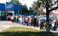 В городах Украины наблюдаются массовые очереди в гипермаркетах