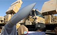Иран испытал противокорабельную ракету над авианосцем США
