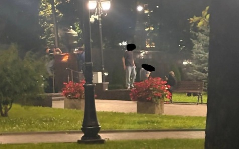 В Кисловодске подростки привлекли внимание агрессивным поведением на мемориале