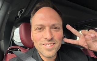 Блогер Алексей Столяров попал в ДТП на Рублевском шоссе в Москве