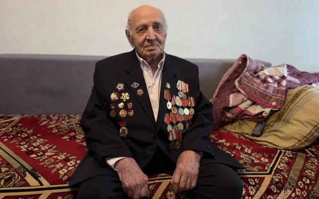 В подмосковных Люберцах поздравили с 99-летием ветерана ВОВ