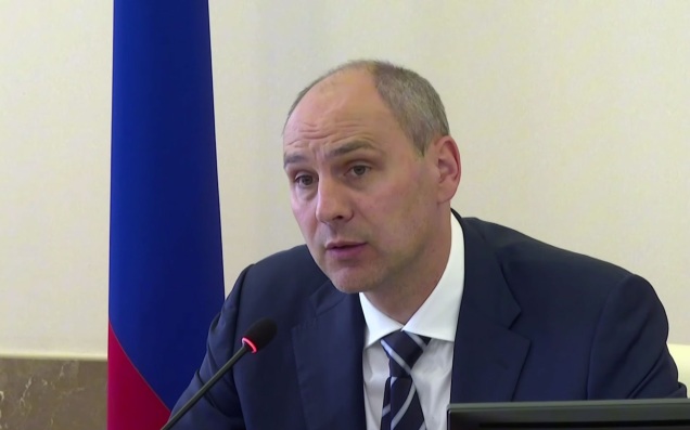 Свердловский губернатор Паслер рассказал, как стоял в очереди за бензином