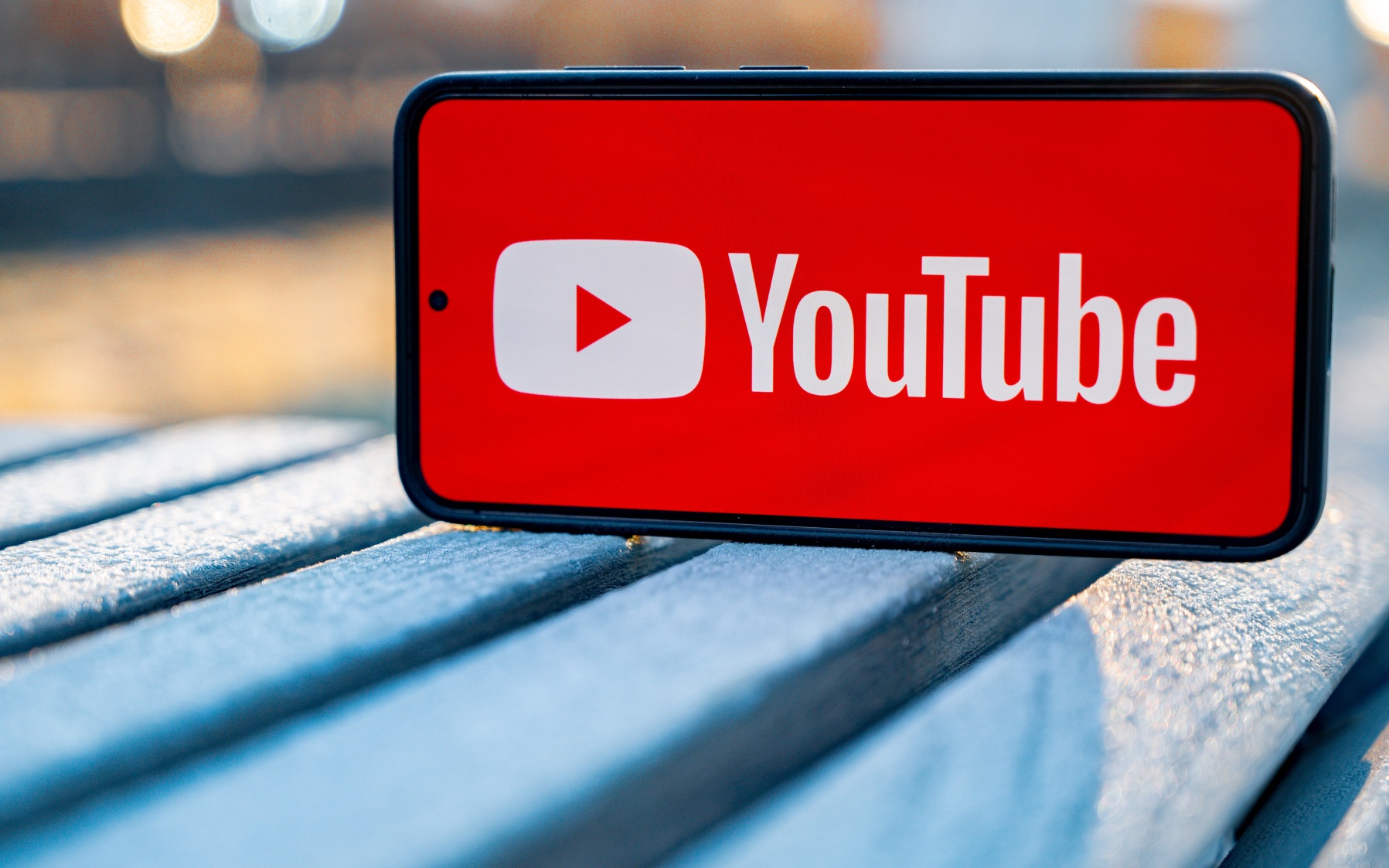 Учителя уволили после того, как он показал на уроке свою историю поиска YouTube