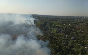 Ландшафтный пожар в Оренбургской области перешел на жилые дома