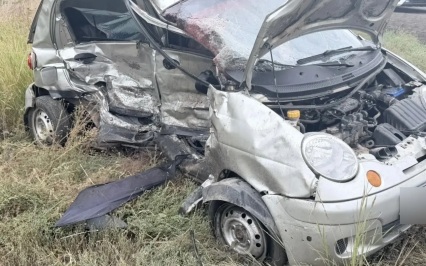 В смертельном ДТП в Оренбургской области столкнулись две машины