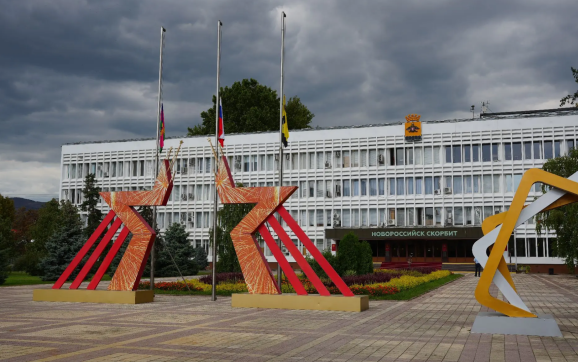 После гибели четырех человек при атаке БПЛА в Новороссийске объявлен траур
