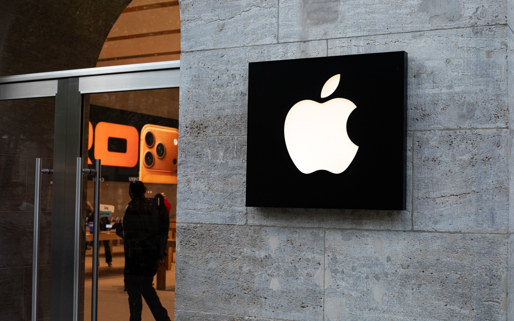 Названы цены на iPhone 18 в России