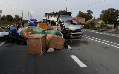 Два автомобиля столкнулись в Приморье, погиб один человек и пятеро пострадали