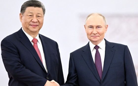 Путин и Си Цзиньпин поприветствовали друг друга на саммите БРИКС