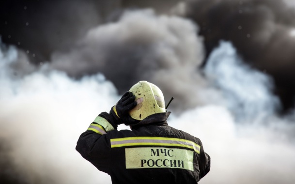 МЧС: пожар на складе в Астрахани локализован
