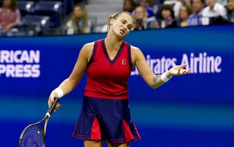 Соболенко сломала ракетку после проигранного финала US Open
