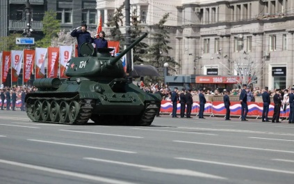 В Челябинском танковом училище вручили боевое знамя и открыли памятник