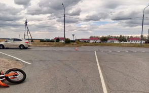 В Омской области мотоцикл столкнулся с автомобилем, пострадали подростки