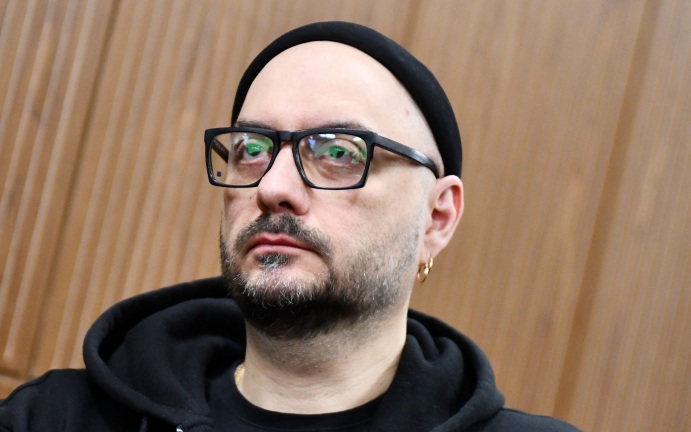 Режиссер Серебренников продал последнюю квартиру в России