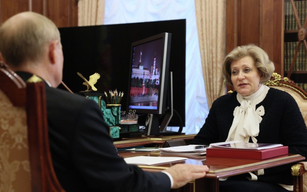 Попова сообщила Путину о начале в России подъема ОРВИ и гриппа