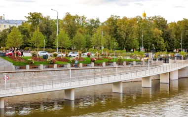 Собянин открыл новый пешеходный мост на Болотной набережной в Москве