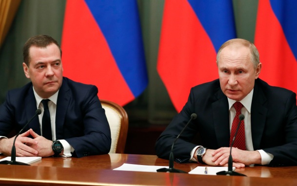 Медведев заявил, что народ России сплотился вокруг Путина