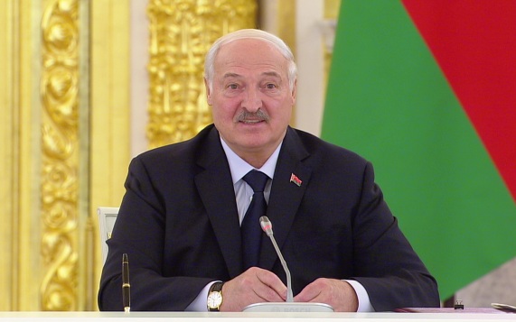 Лукашенко заявил о необходимости выстоять в условиях передела мира