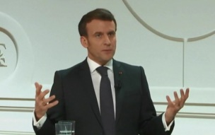 Макрон назвал цены на АЗС во Франции невыносимыми