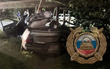 Автомобилист погиб в Саратовской области, протаранив опору теплотрассы