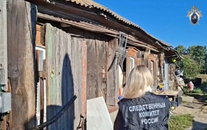 Следком показал кадры с места трагедии с семьей в Калининске