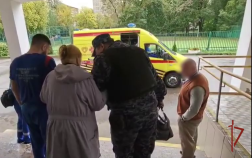 Росгвардеец помог женщине, которой стало плохо на избирательном участке в Москве