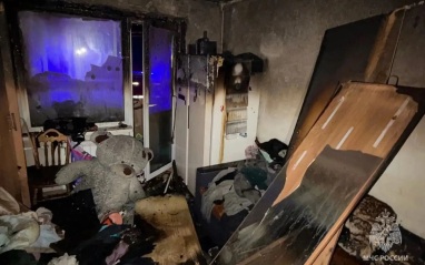 При пожаре в квартире в Челябинске загорелся сетевой фильтр, пострадали 2 детей