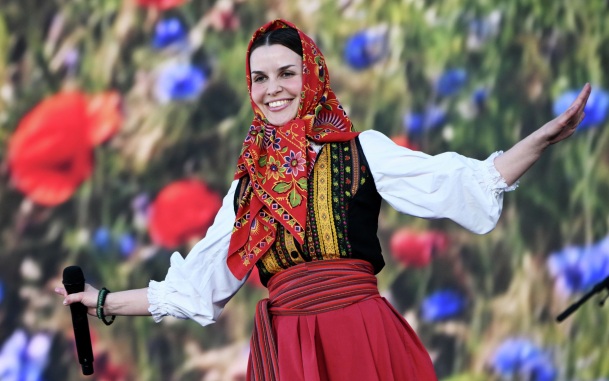 Исполнительница хита "Матушка-земля" призвала россиян проголосовать на выборах