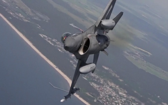 Американский F-16 перехватил самолет над резиденцией Трампа