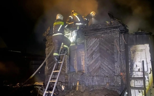 Пожар в дачном доме ликвидировали сотрудники МЧС в Улан-Удэ