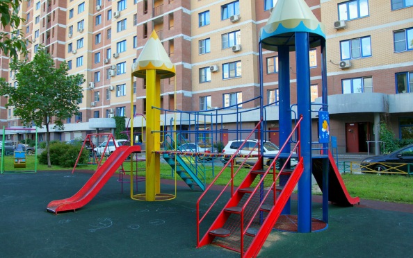 В Приморье мужчина ударил ребенка по голове на детской площадке