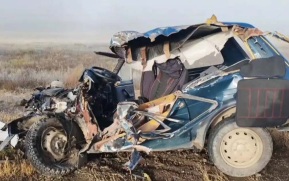 В ДТП с большегрузом в Забайкалье один человек погиб и еще один пострадал
