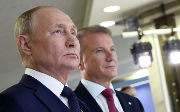 Греф пообещал показать Путину новых антропоморфных роботов
