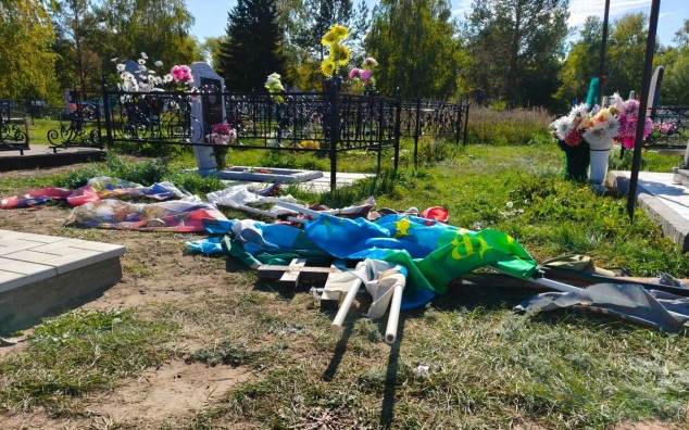 На сельском кладбище в Алтайском крае вандалы осквернили могилы участников СВО