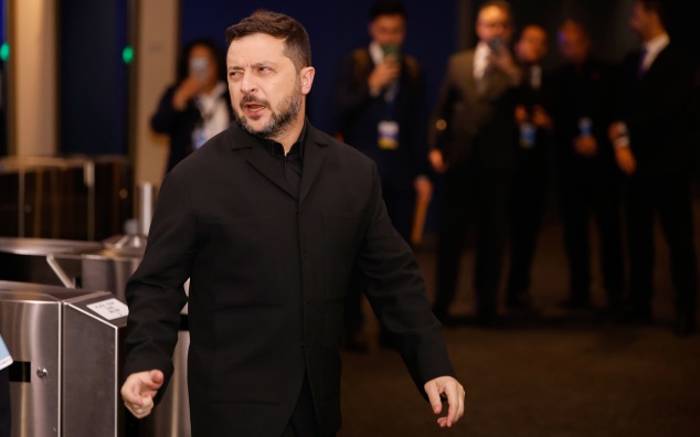 Зеленский прибыл в штаб-квартиру ООН в костюме не по размеру
