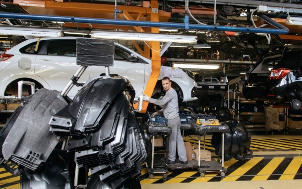 АвтоВАЗ назвал дату старта производства кроссовера Lada Azimut