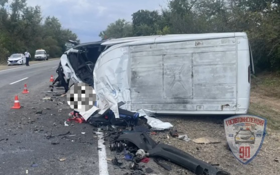 Два человека погибли в тройном ДТП на Кубани