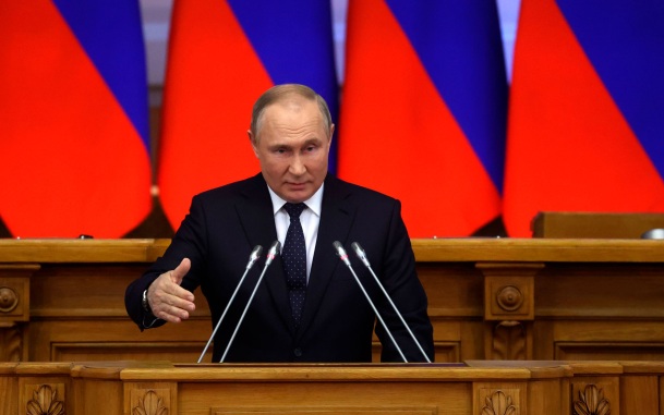 Путин внес три кандидатуры на пост главы Дагестана