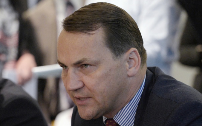 Сикорский выразил надежду на то, что РФ остановит боевые действия