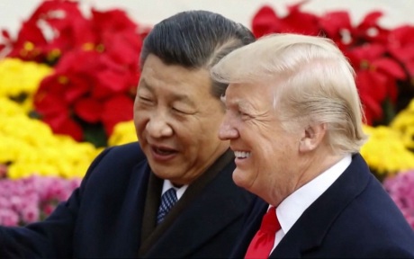 Трамп рассмешил Си Цзиньпина снимком авторучки на месте портрета Байдена