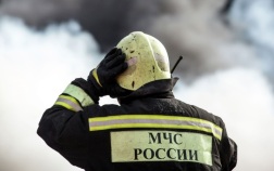 Сушильный ангар на пилораме горит в Новосибирской области