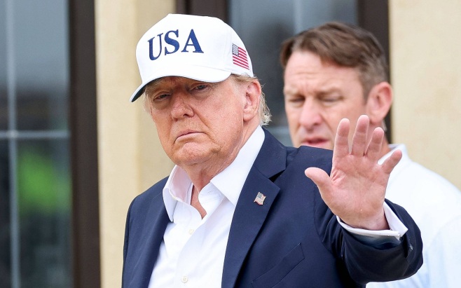 Белый дом не пустил журналистов CNN на самолет Трампа