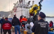 СК показал кадры с места пожара на судне у побережья Камчатки