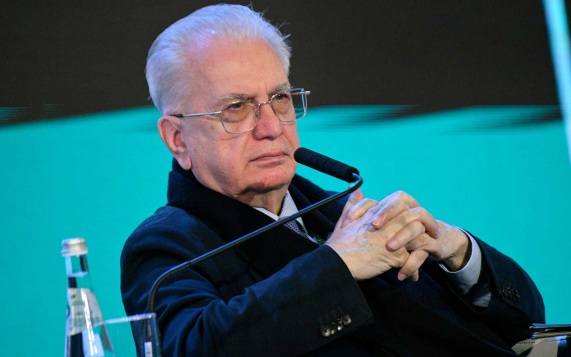 Глава Эрмитажа рассказал, как "подсел" на нейросети
